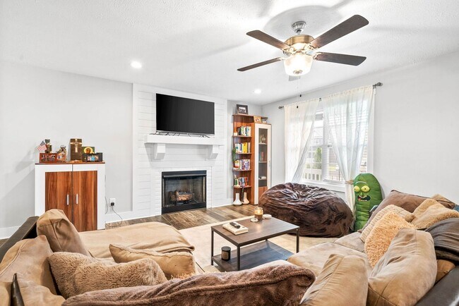 Building Photo - 180 Sambar Dr