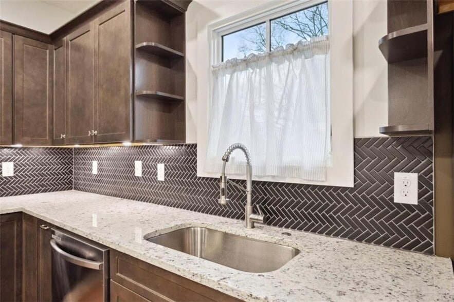 Building Photo - 111 Clifton St SE