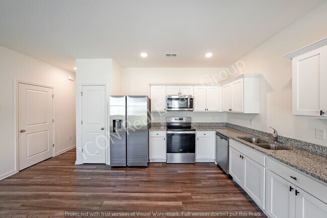 Building Photo - 3/2.5 Townhouse close to 41 and downtown