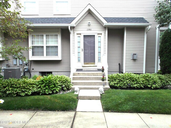 Building Photo - 1301 Coventry Way
