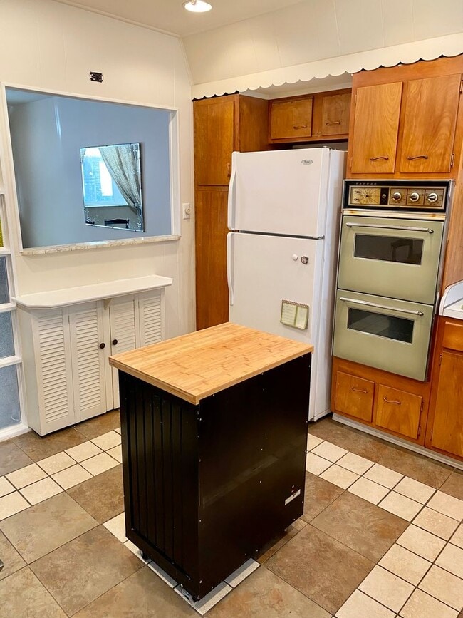 Building Photo - Stunning 2-Bedroom Townhouse in South Philadelphia Available August 1st!