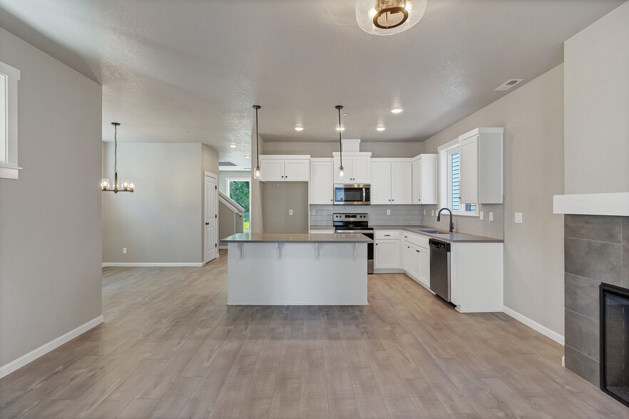 Kitchen - 2057 Audubon Ave SE