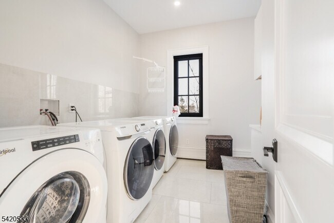 Building Photo - 6 Deer Trail Rd