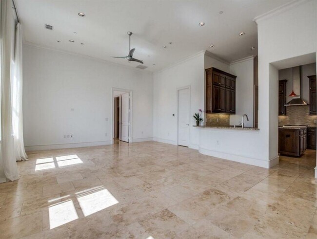 Building Photo - 6601 Mediterranean Dr