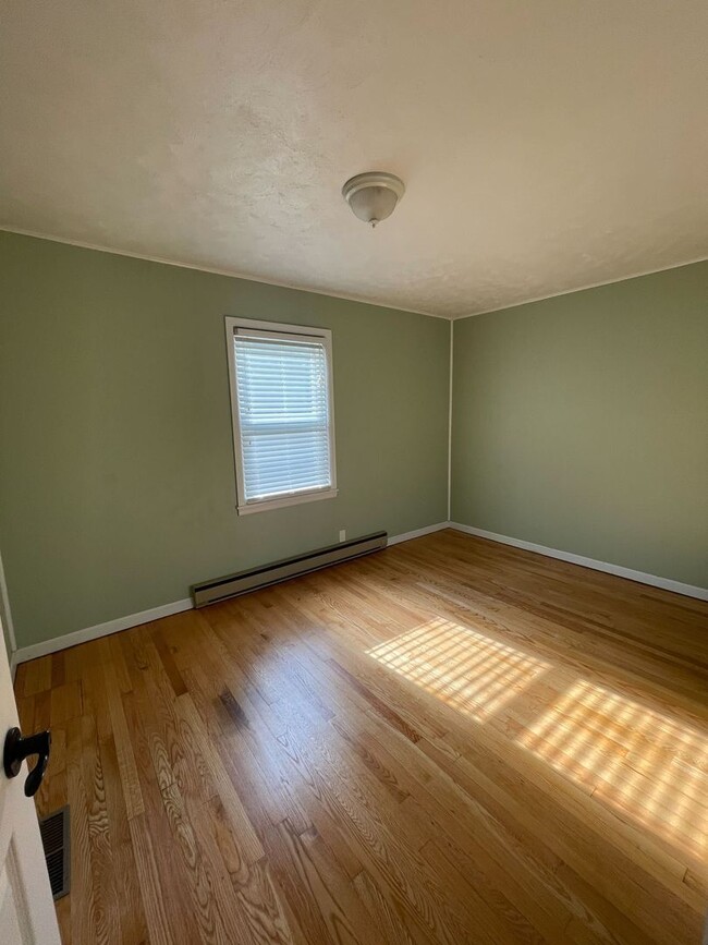 Building Photo - Quaint Country Cottage On Large Lot Near Downtown Blacksburg