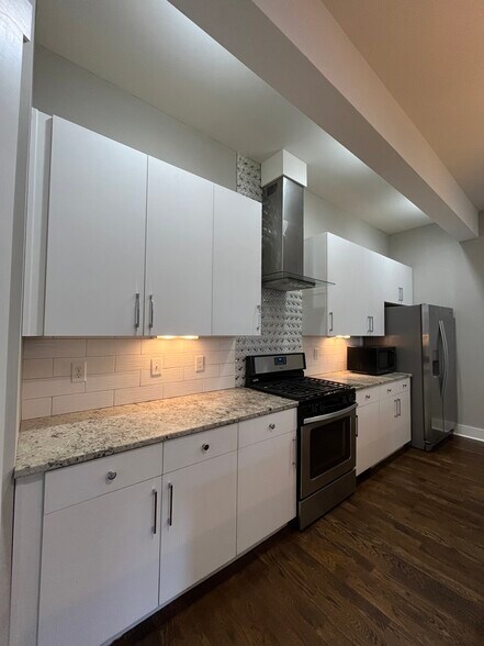 Building Photo - 1213A Tremont Ave