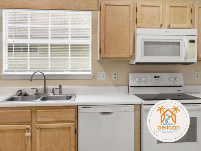 Building Photo - "Charming 3-Bed, 3-Bath Gem on Sweetbriar Street - Spacious 1320 Sq Ft in Cantonment, FL!"