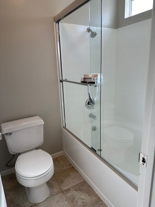 Building Photo - Beautifully Renovated Craftsman  4 Bed/2.5...