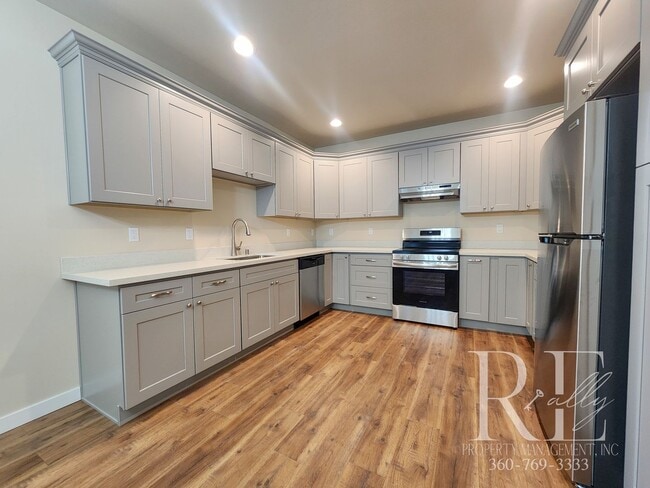 Building Photo - Brand-New 2-Bed, 2-Bath Duplex with Garage...