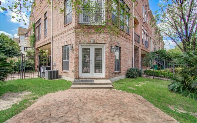 Building Photo - 501 Leverkuhn St