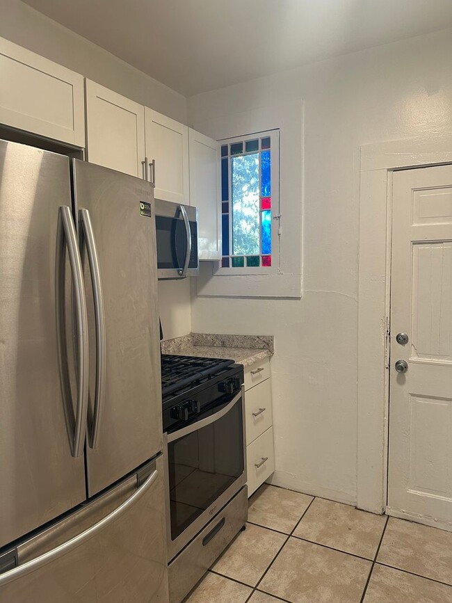 Building Photo - 322 Oakland Ave