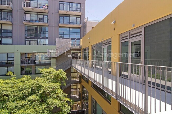 Building Photo - 321 Tenth Avenue