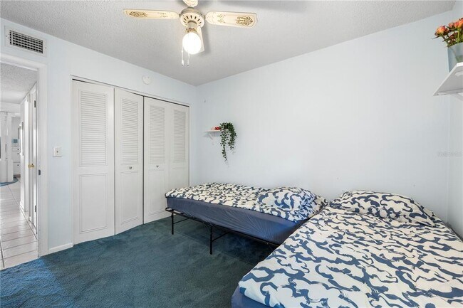 Building Photo - 2525 W Bay Dr