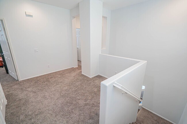 Building Photo - Fully Furnished House - Short Term Lease -...