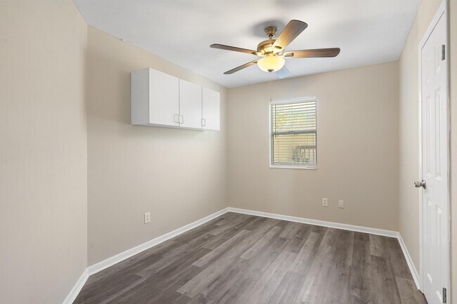 Building Photo - 207 9th St