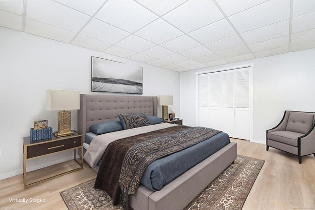 Building Photo - 949 Pleasant Valley Rd