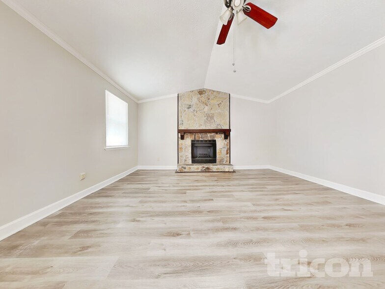 Building Photo - 2543 Mistletoe Ln SW