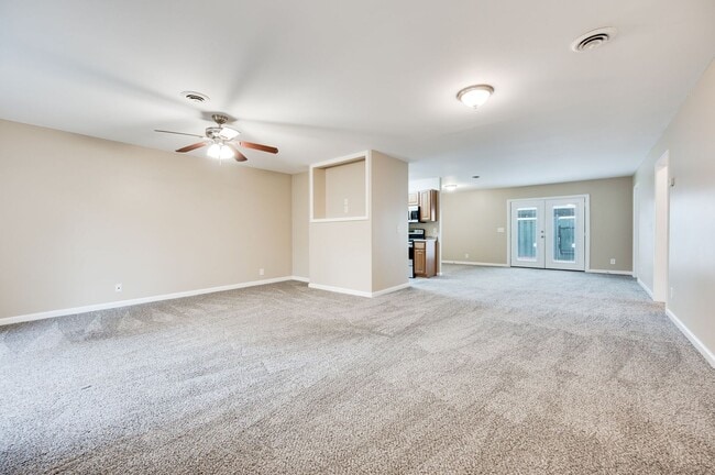 Building Photo - Awesome 2BE/BA townhouse in Bellevue!