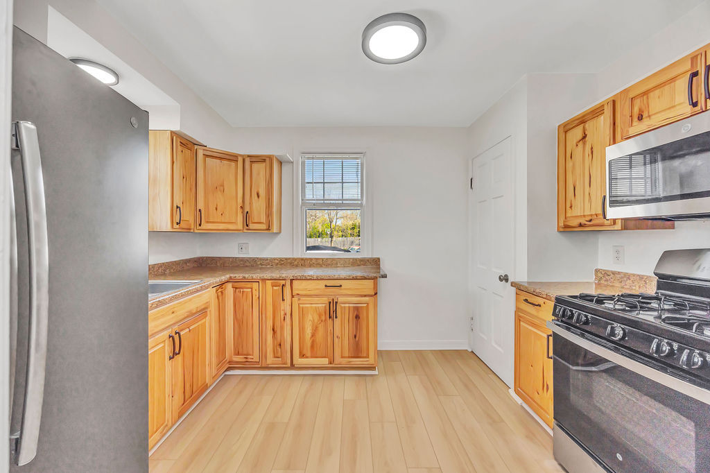 Building Photo - 8253 Brownsway Ln