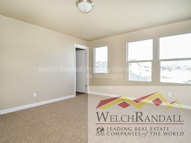Building Photo - 2433 Wellington Dr