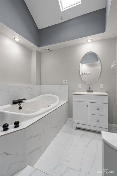 Building Photo - 217 Washburn St