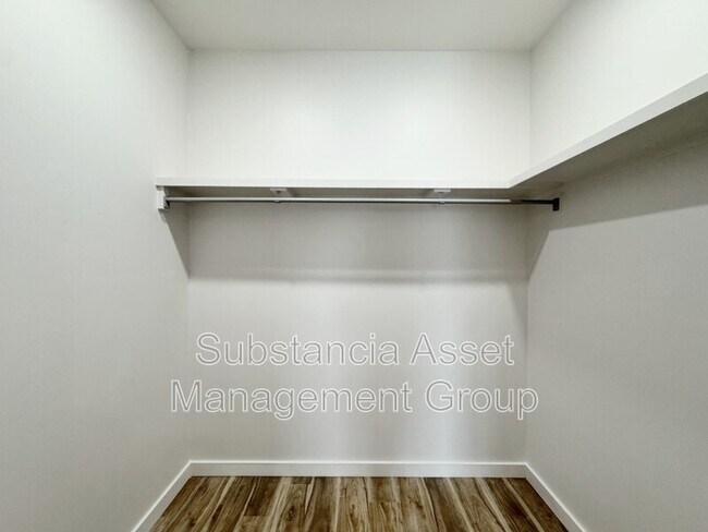 Building Photo - 1641 Midtown Pl