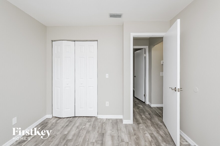 Building Photo - 1033 Hardwood Dr