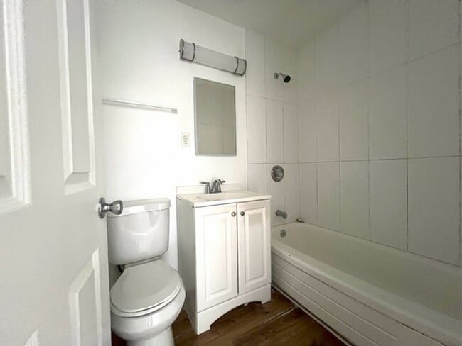 Building Photo - Central Reno Two Bedroom Duplex with La...