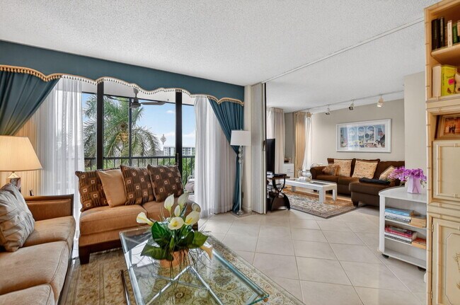 Building Photo - 7738 Lakeside Blvd