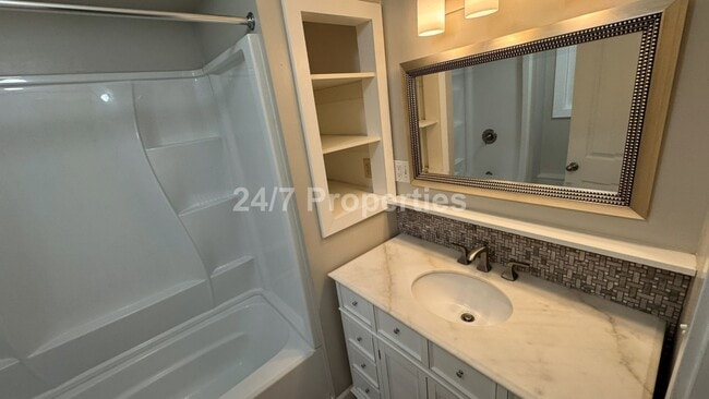 Building Photo - Spacious 4 Bedroom Home in Oregon City! - RV/Boat/Trailer Parking