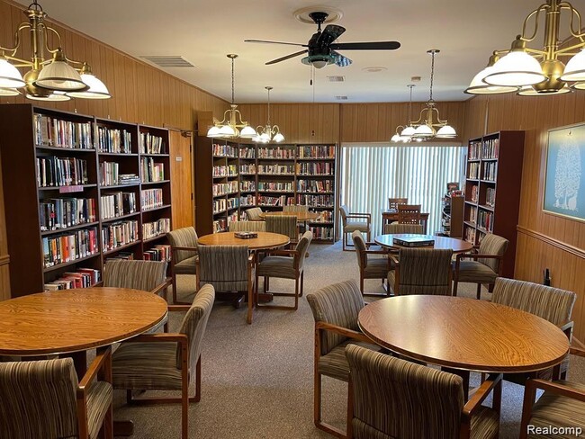 Building Photo - 18453 University Park Dr