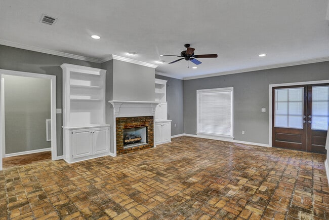 Building Photo - 404 Pine Brake Cir