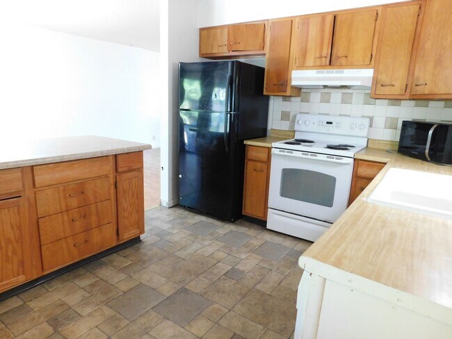 Building Photo - Spacious in the Redlands