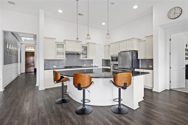 Building Photo - 15513 La Catania Way