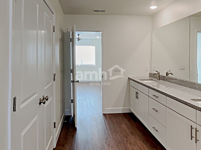 Building Photo - 1321 Rickshaw Ln