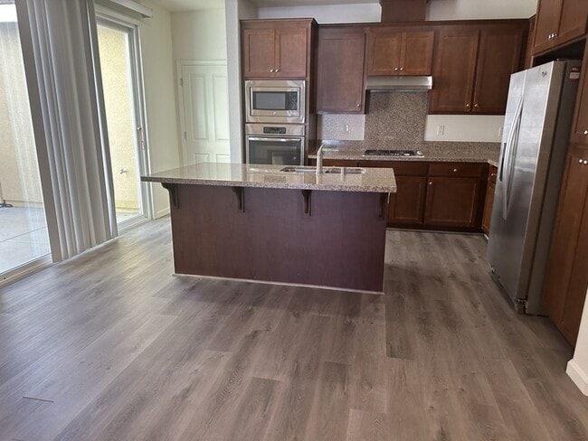 Building Photo - Gorgeous Mountain House 4 Bedroom 3 Bath Home