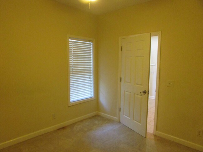 Building Photo - R908-707