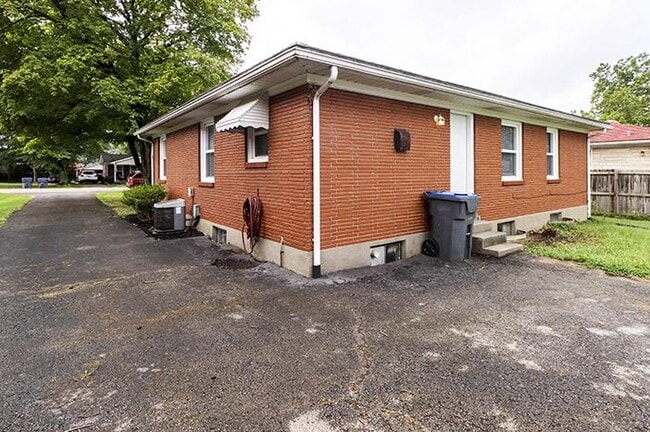 Building Photo - 4801 Oak Park Dr