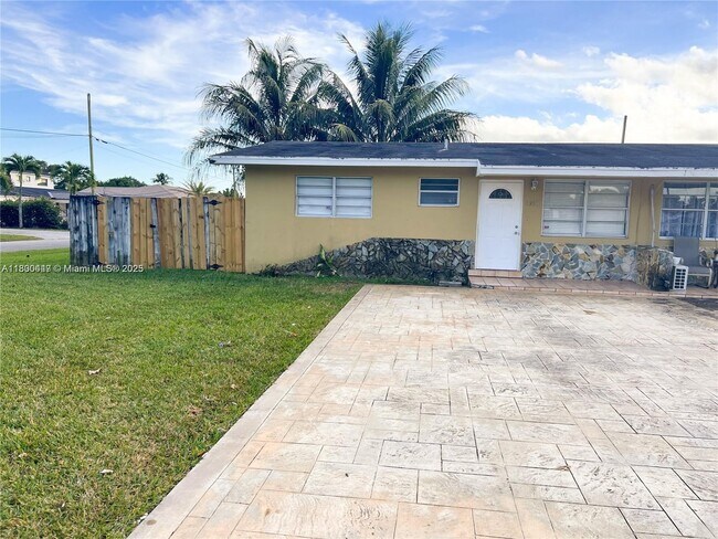 Primary Photo - 7950 SW 5th St