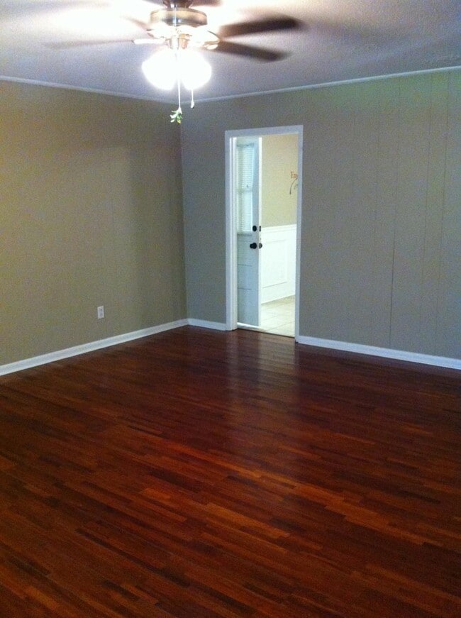 Building Photo - 104 Walker Ave