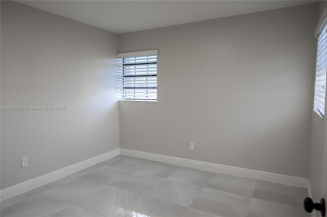Building Photo - 6211 SW 138th Ct