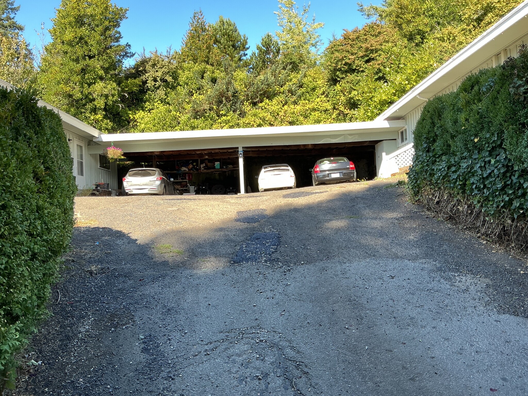 Single car parking - 322 SE 2nd St