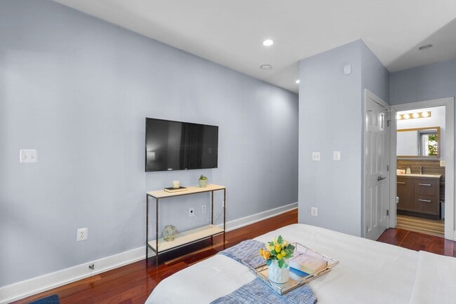 Building Photo - Stylish 2-Level Condo with Private Yard & Chef’s Kitchen Near Petworth Metro!