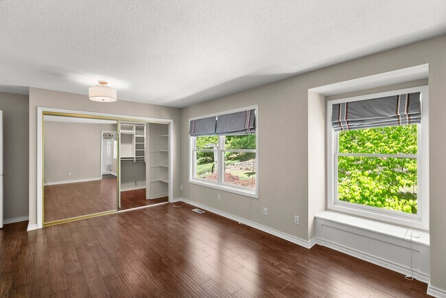 Building Photo - Welcome to your dream home in the picturesque Westridge neighborhood