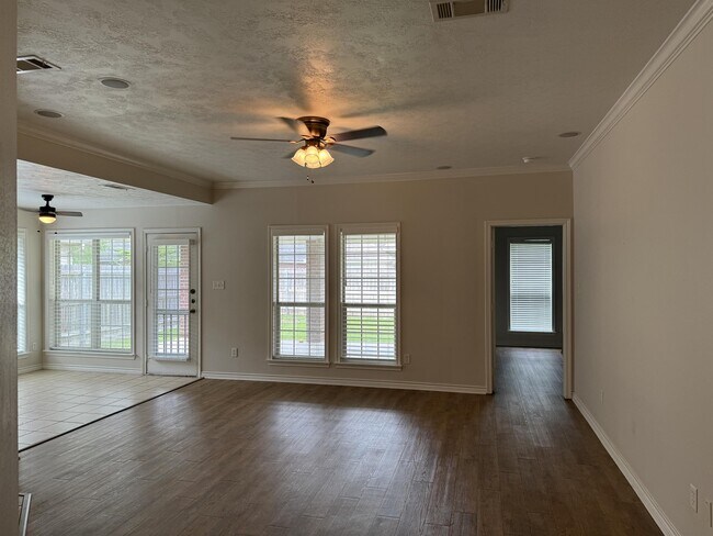 Building Photo - 225 Karten Ln