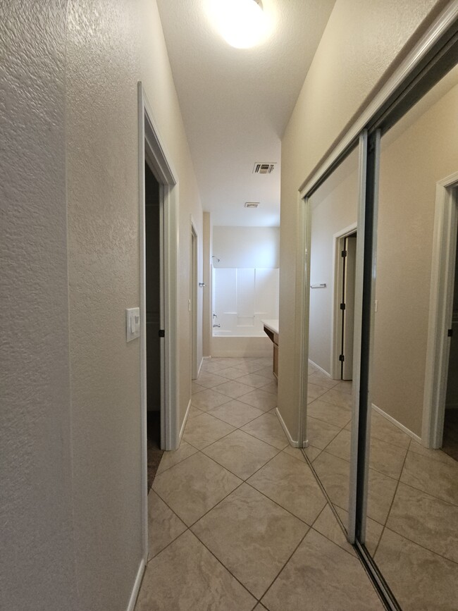 Building Photo - 3631 E Warbler Rd