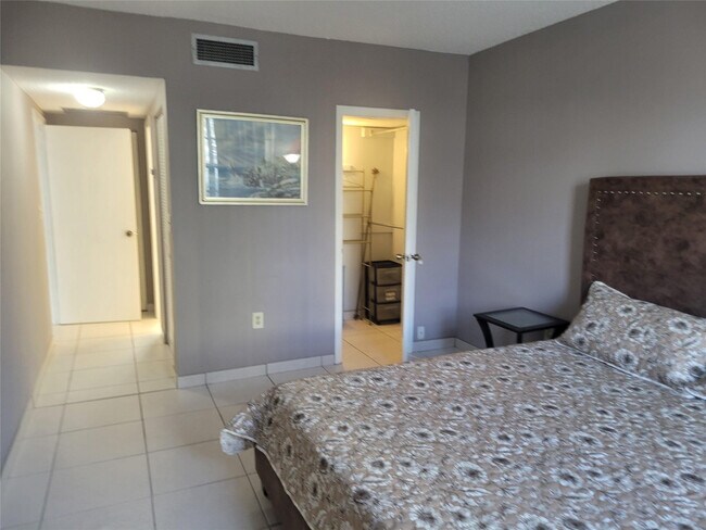 Building Photo - 1985 S Ocean Dr