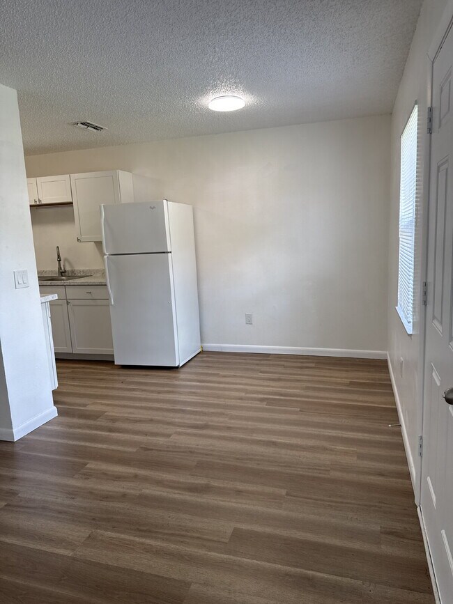 Building Photo - Newly Renovated 1 bedroom 1 bath
