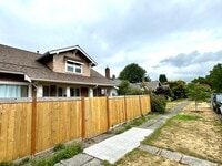 Building Photo - Charming 3-Bedroom Duplex in Tacoma