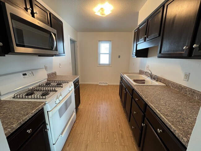 Building Photo - Dennis Riverfront